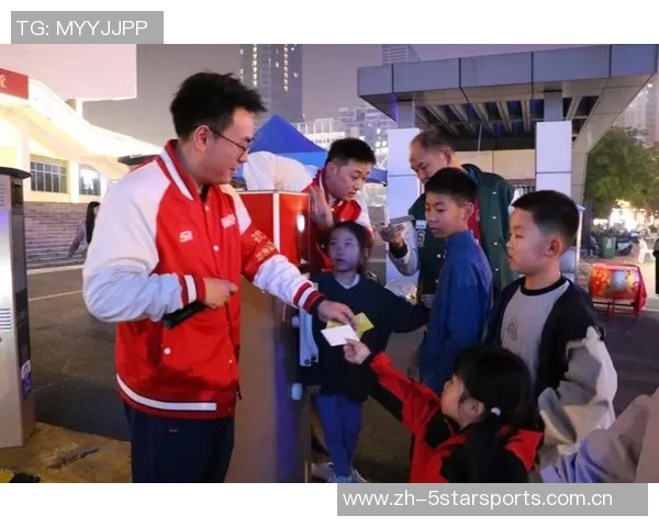 足球明星阵容对抗赛精彩纷呈球迷热情高涨尽享足球盛宴
